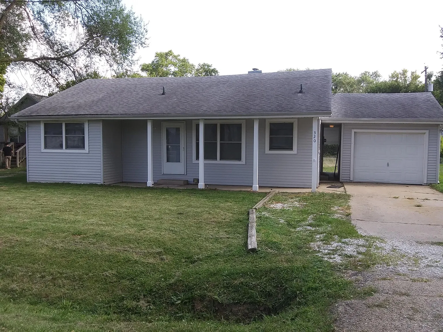 320 Velde St photo 1