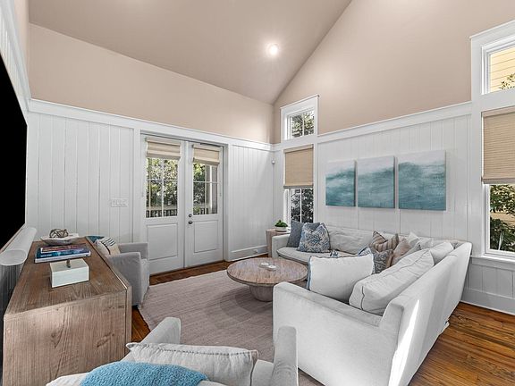 3rd image of 18 Lyonia Ln