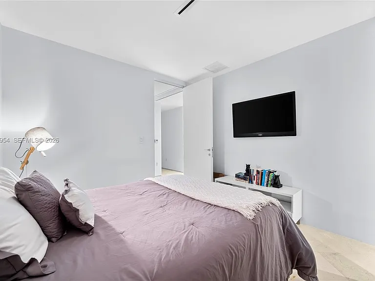 100 S Pointe Dr #3207 — Photo 32