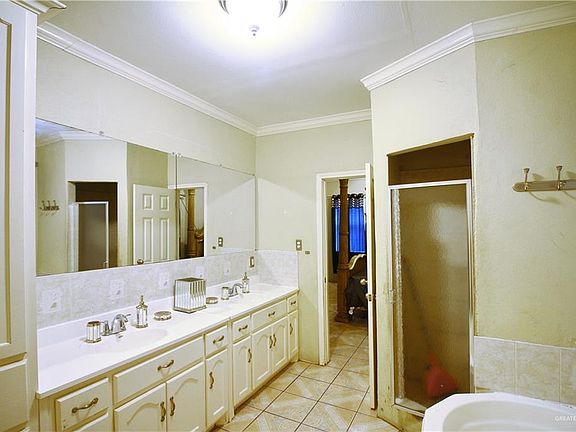 4th image of 616 W La Quinta Dr