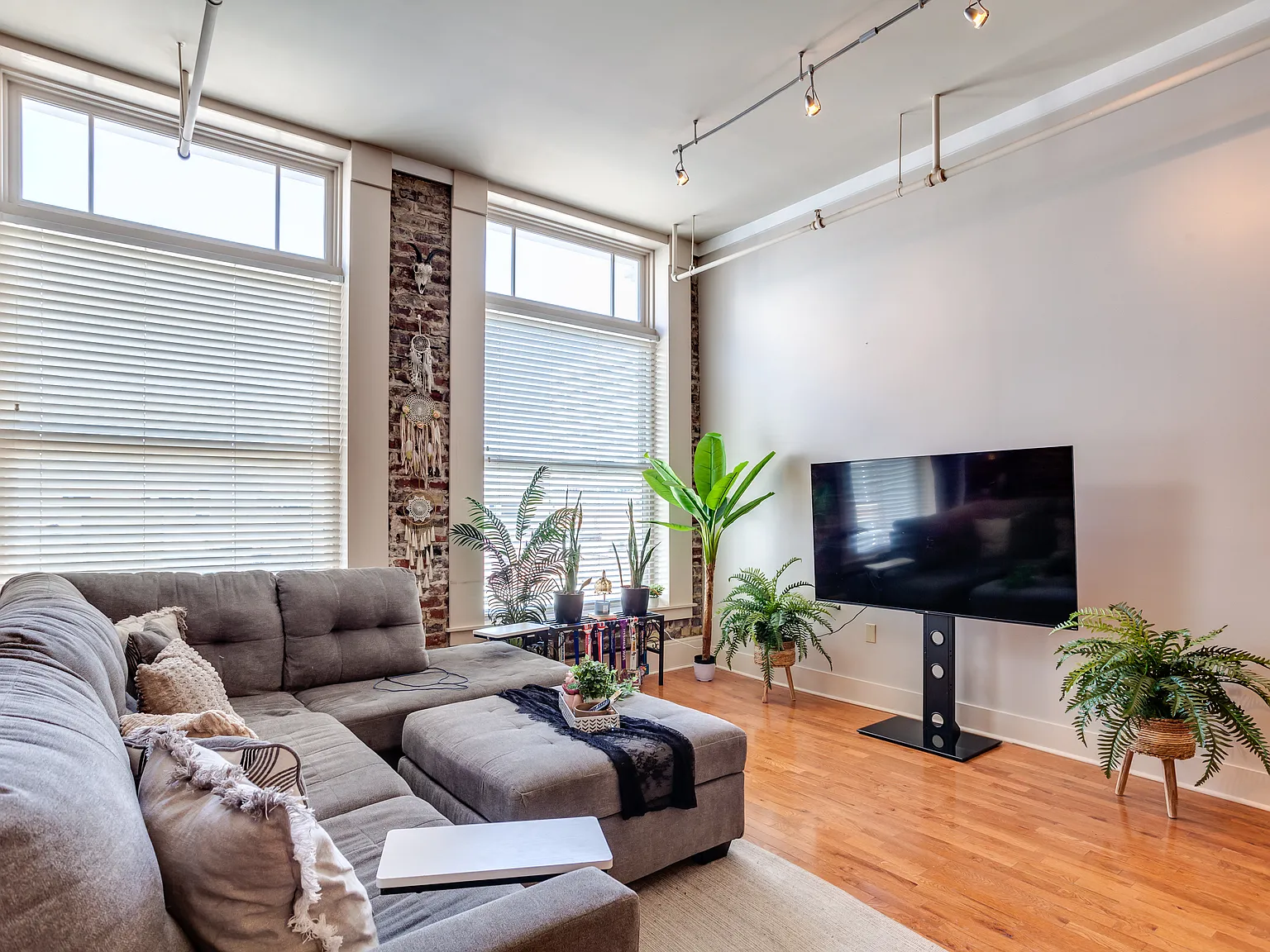 2 bed, 1444 sqft, $2,645 — Photo 2