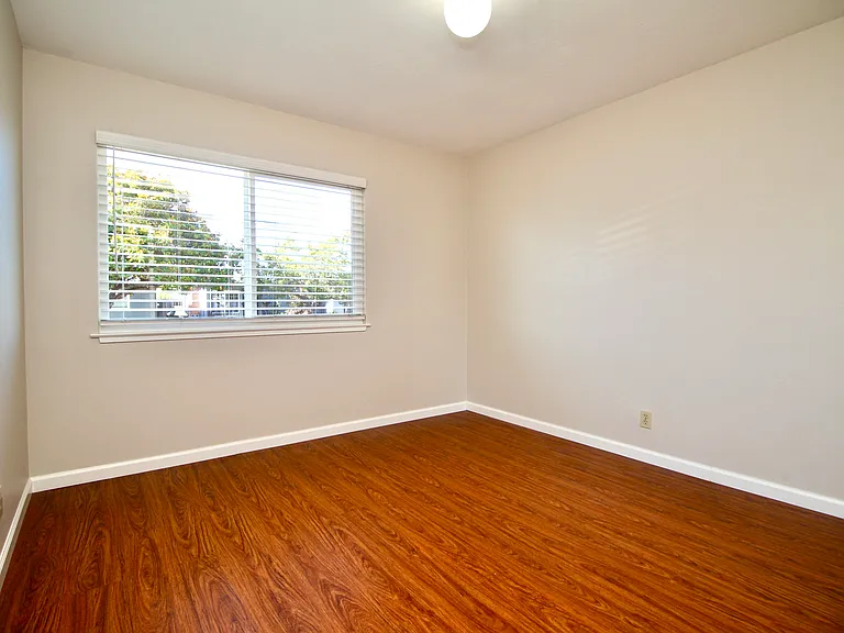 1358 Henderson Ln — Photo 10