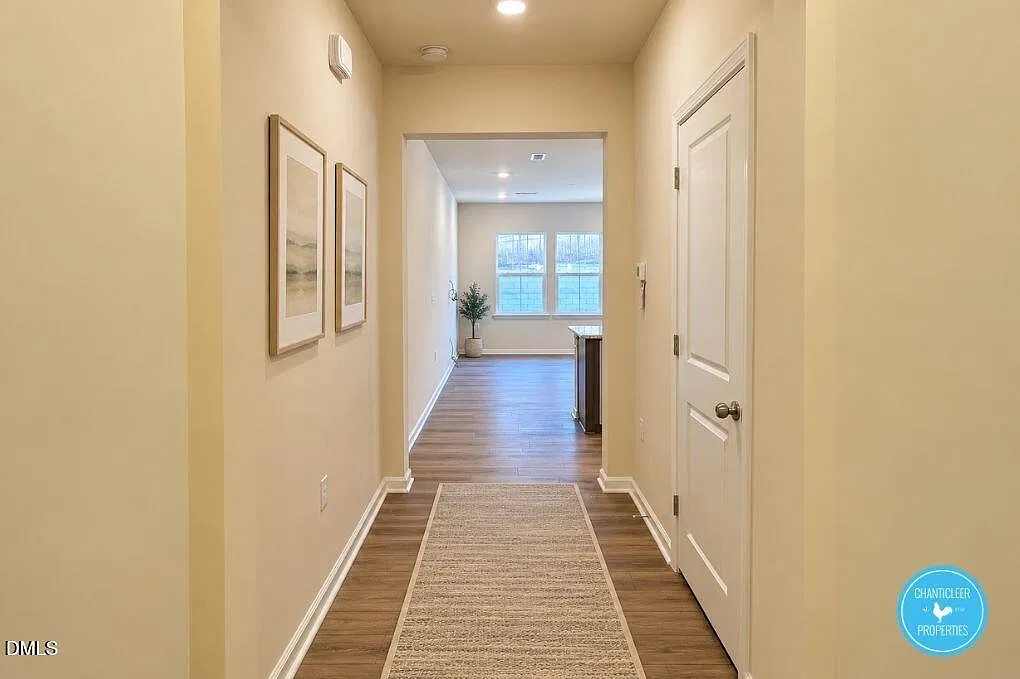 3 bed, 2.5 bath, 1548 sqft, $1,849 — Photo 3