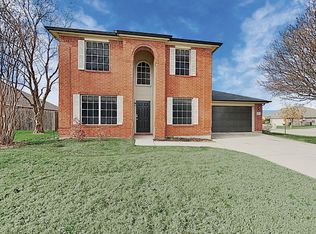 217 Creek Point Ln, Arlington, TX 76002