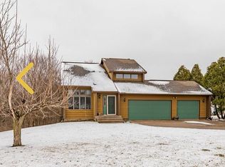 2471 Hummingbird Ln, Muscatine, IA 52761