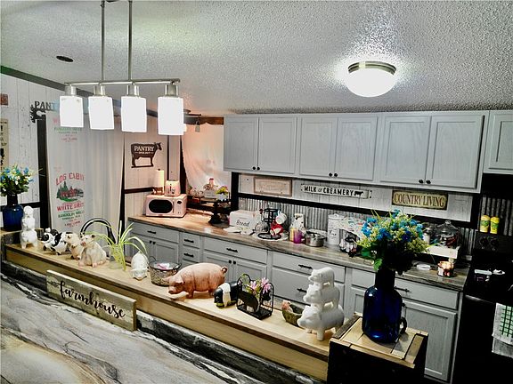 3rd image of 162 Springhill Rd