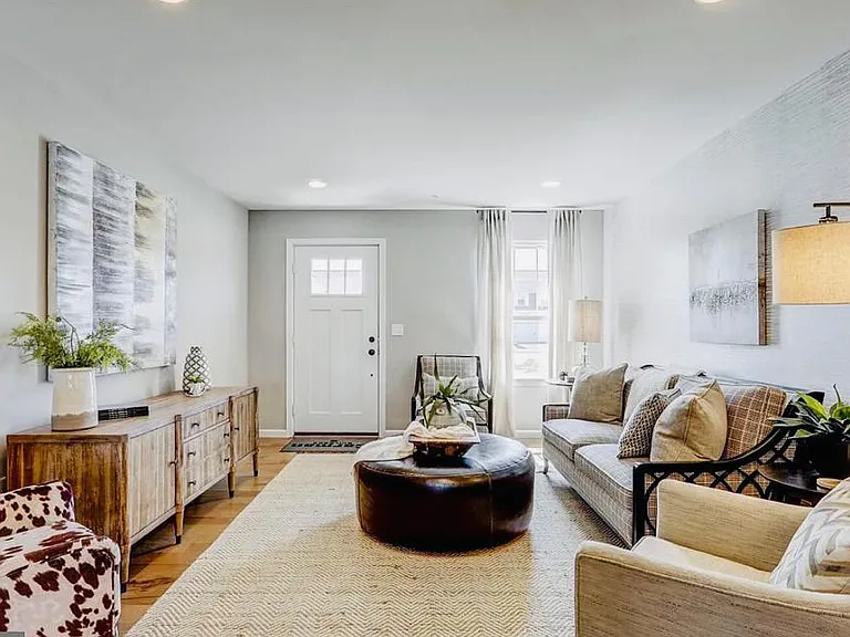 232 Highland Ct — Photo 17