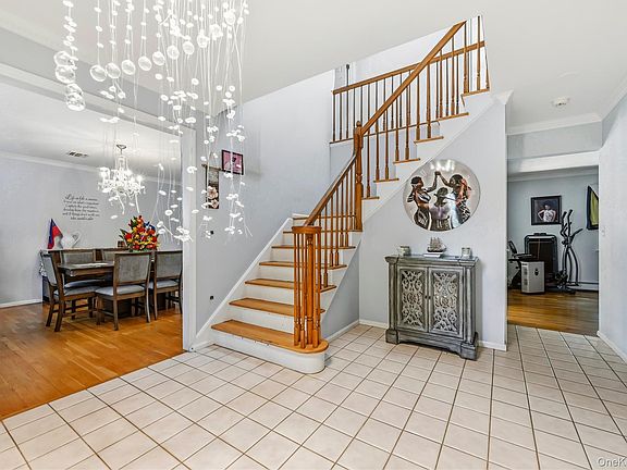 4th image of 2 Sloane Court