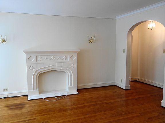 2nd image of 1434 W Thome Ave APT 2A