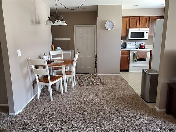 3rd image of 27996 Thorntree Ln #101