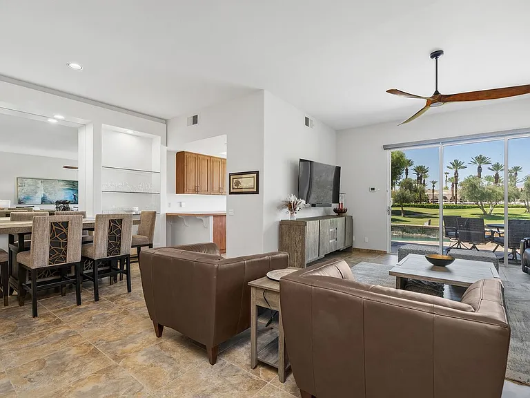 48 Pebble Beach Dr — Photo 4