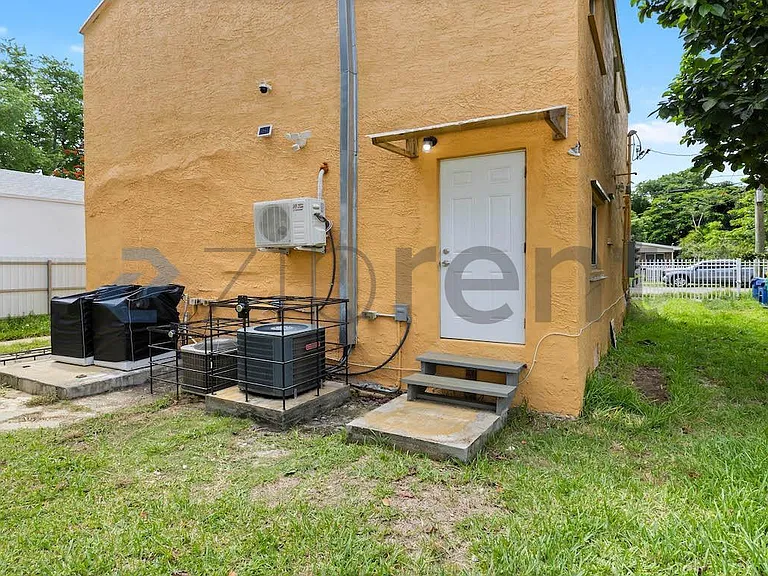 275 NW 81st St — Photo 5