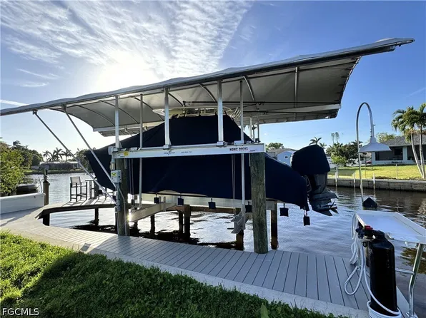 326 Shore Dr, Fort Myers, FL 33905