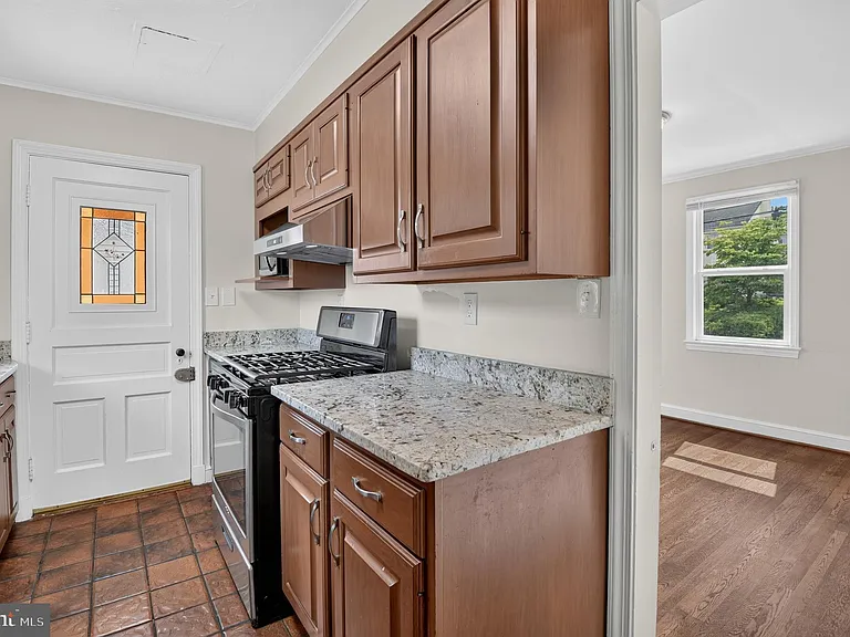 7823 Marion Ln — Photo 15