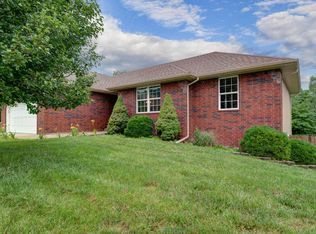 733 E Gallup Hill Rd, Nixa, MO 65714