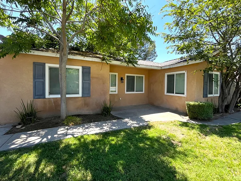 1629 Kendall Dr — Photo 2