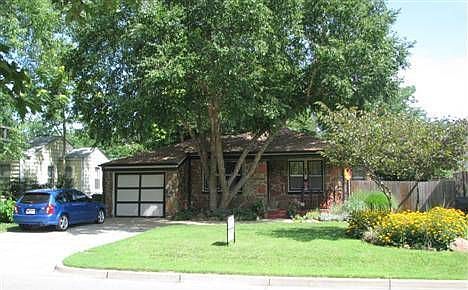 3rd image of 919 W Eufaula St