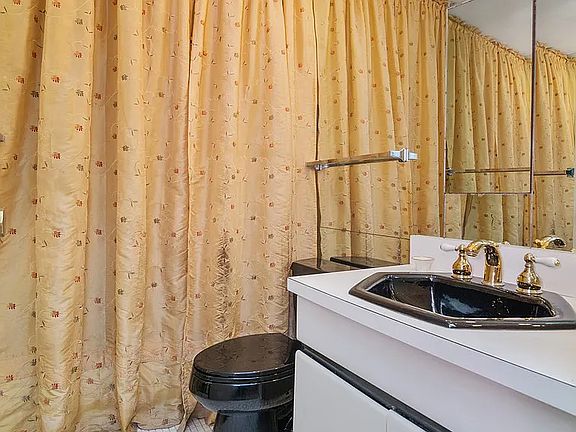 5th image of 245 E 54th St APT 15R
