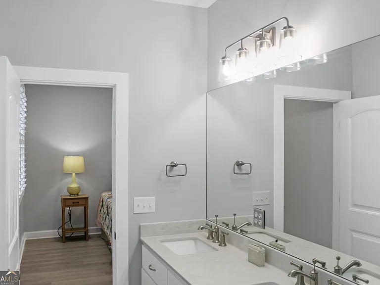 905 Wayne St — Photo 12