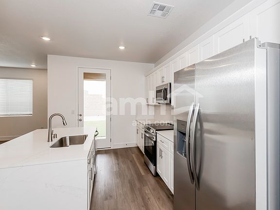 3rd image of 9470 Aldersyde Dr