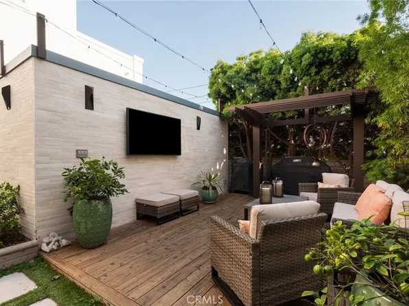 330 28th St, Hermosa Beach, CA 90254