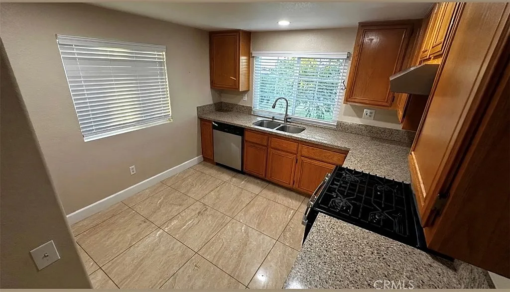 3 bed, 1141 sqft, $3,000 — Photo 4