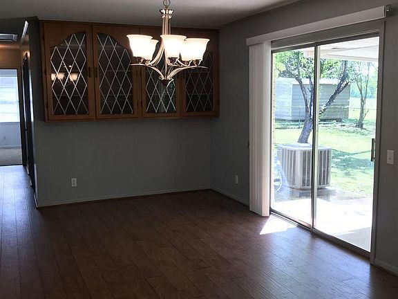 3rd image of 105 Hilltop Dr