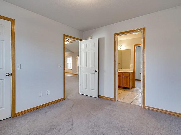 5th image of 2 Little Borough Cir