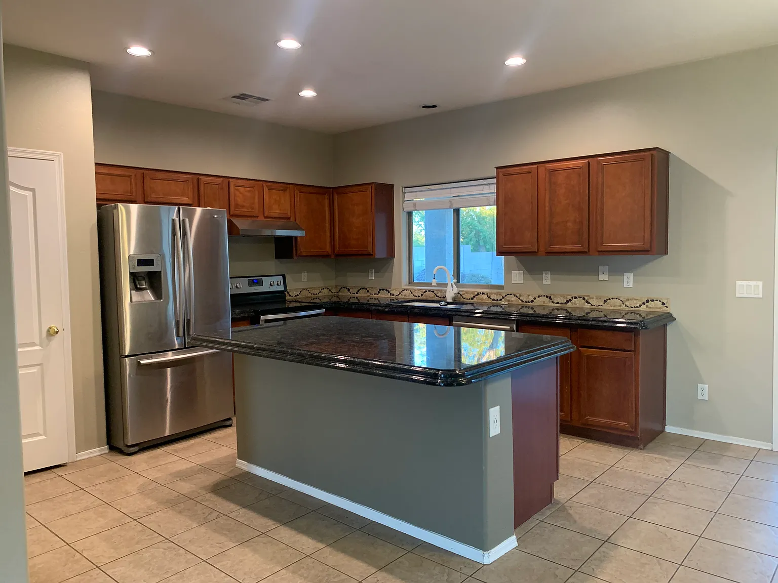 3 bed, 1685 sqft, $2,250 — Photo 4