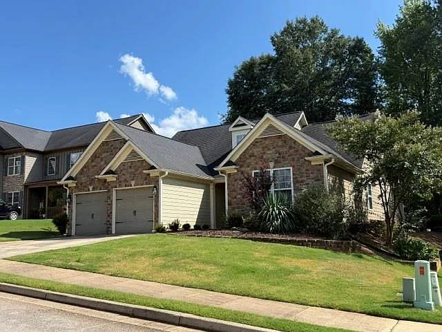3 bed, 2.5 bath, 2122 sqft, $2,300 — Photo 2