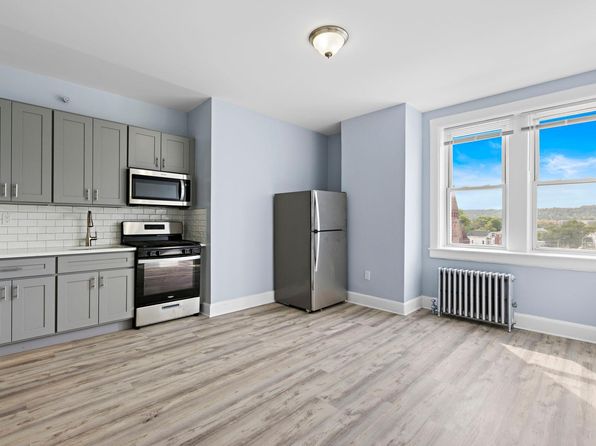 94 S Harrison St #1B-1BA-550SQFT