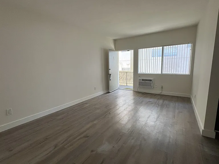 415 N Avenue 50 #8 — Photo 1