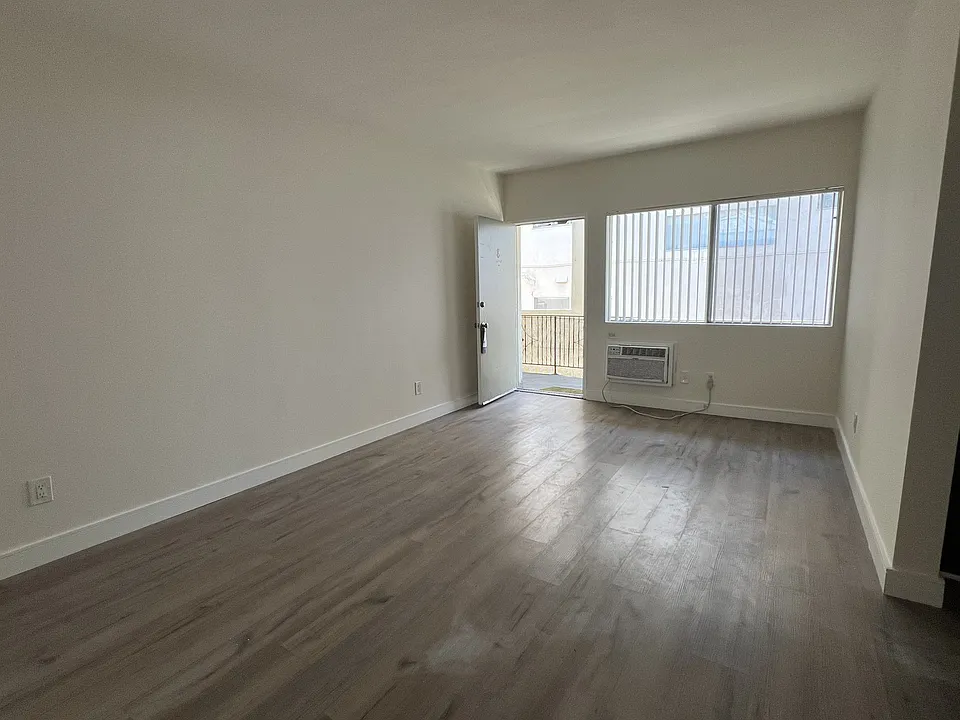 415 N Avenue 50 #8