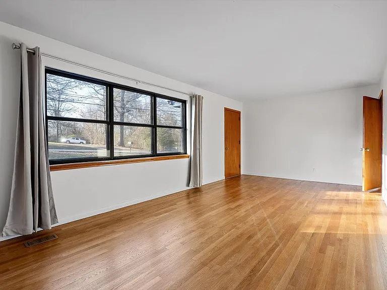 517 Randall St — Photo 11