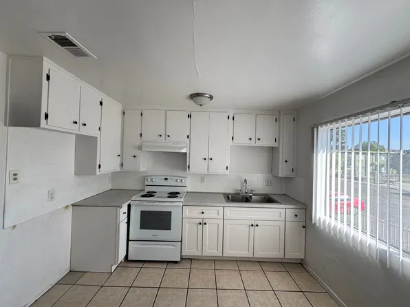 Z-Park Way, 2121 Park Way #18, Bakersfield, CA 93304