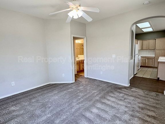 5th image of 643 W Casanova Ln