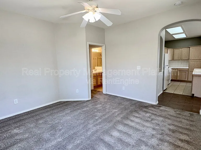 643 W Casanova Ln — Photo 5