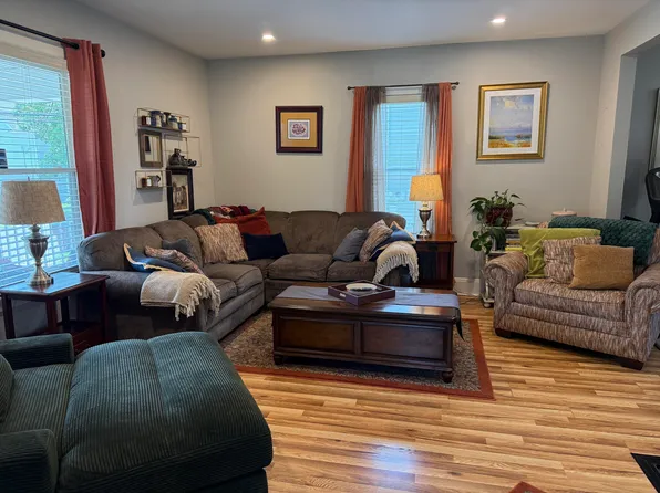 307 Perry St, Albion, MI 49224