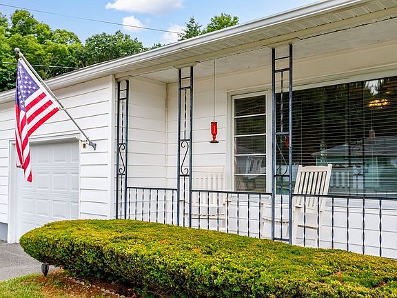 5th image of 7 Knollwood Ln