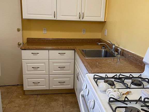 5th image of 624 Fulton St #2