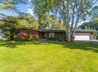 110 Oaklane Dr, Rochester Hills, MI 48306