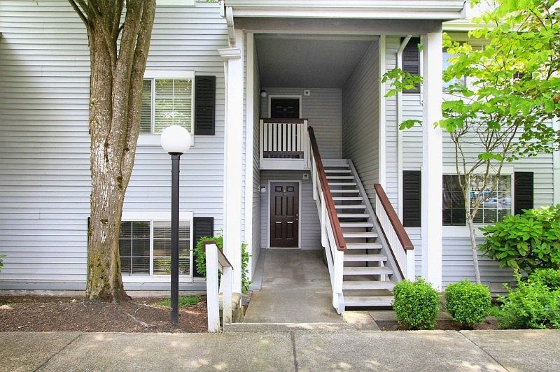 23335 Cedar Way   Well protected level entry condo. No stairs ! 