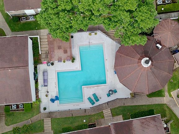 4th image of 12100 Melville Dr APT 302C