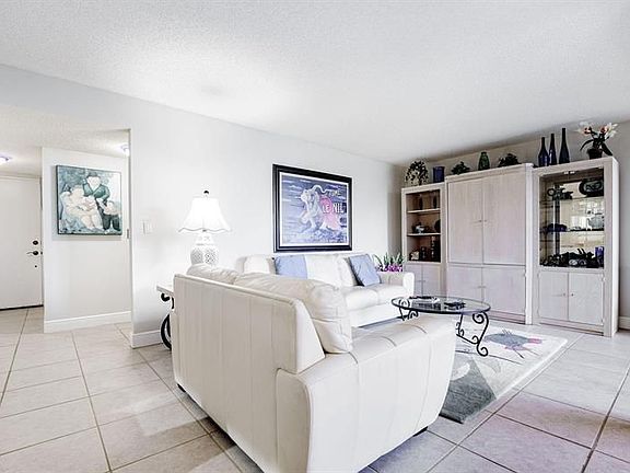 2nd image of 2255 Lindell Blvd APT 4304
