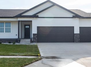 816 Whitetail Ct, Mitchellville, IA 50169