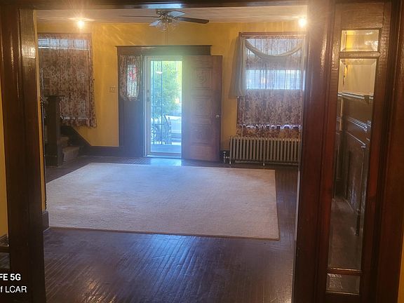 5th image of 319 Main St
