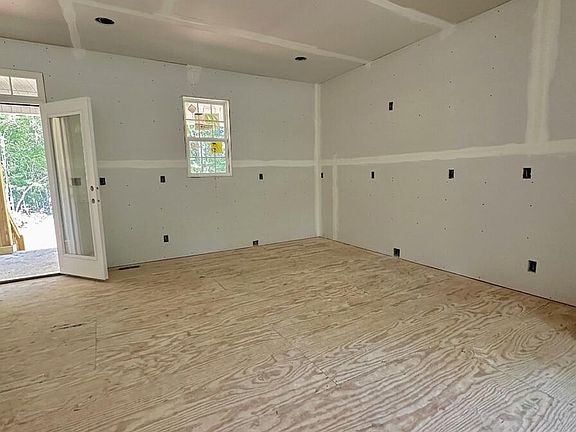 5th image of 680 Jasmine Rd