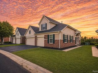 150 Legacy Park Cir, Dearborn Heights, MI 48127