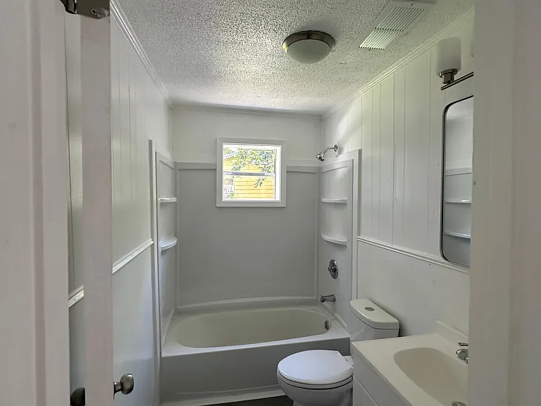 4250 Sunset Dr — Photo 5