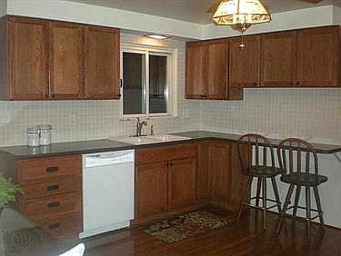 3rd image of 407 Oliver Dr